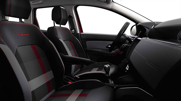 Dacia Duster série limitée Techroad - Vue des places avant et du poste de conduite